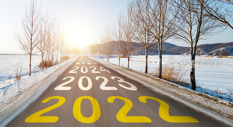 模糊运动冬季道路2022 - 2026的数量